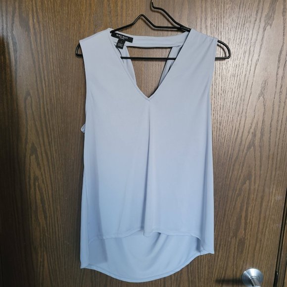 Gorgeous Ann Taylor Peep Hole Drape Back Top Size Medium - Picture 8 of 14